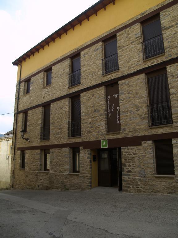 Albergue De Yebra Yebra de Basa Exterior foto